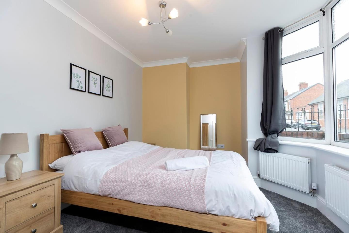 Modern 2 Bedroom Perfect For Family Friends And Workers เซาท์ชีลด์ส ภายนอก รูปภาพ